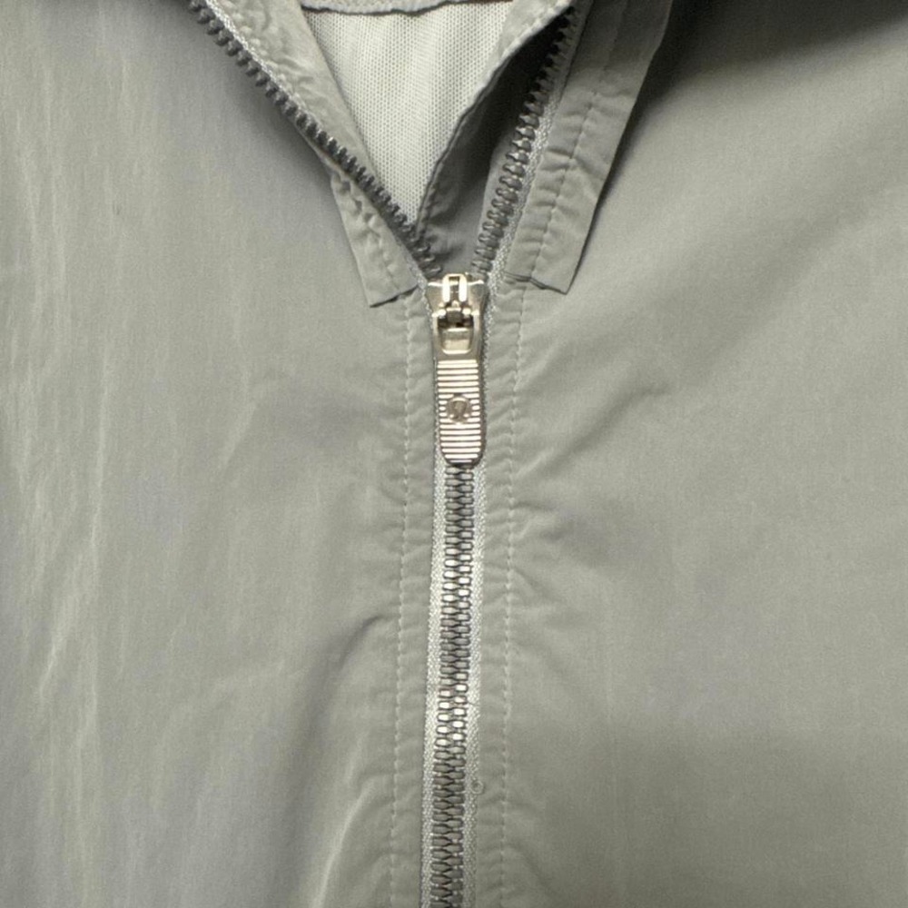 Lululemon pack and glyde lightweight jacket - Picture 3 of 6